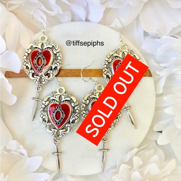 Snow White Inspired Red Heart Silver Frame & Dagger Dangly Earrings NWT - Picture 8 of 10